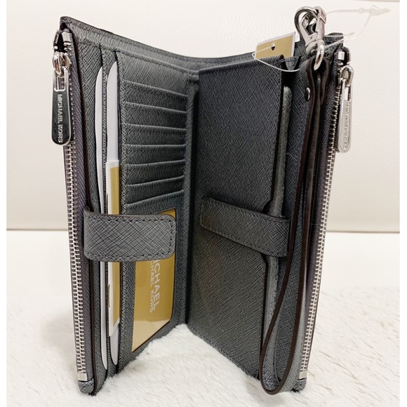 Michael Kors Handbags - ‼️CLOSING‼️NWT Michael Kors Double Zip Wristlet